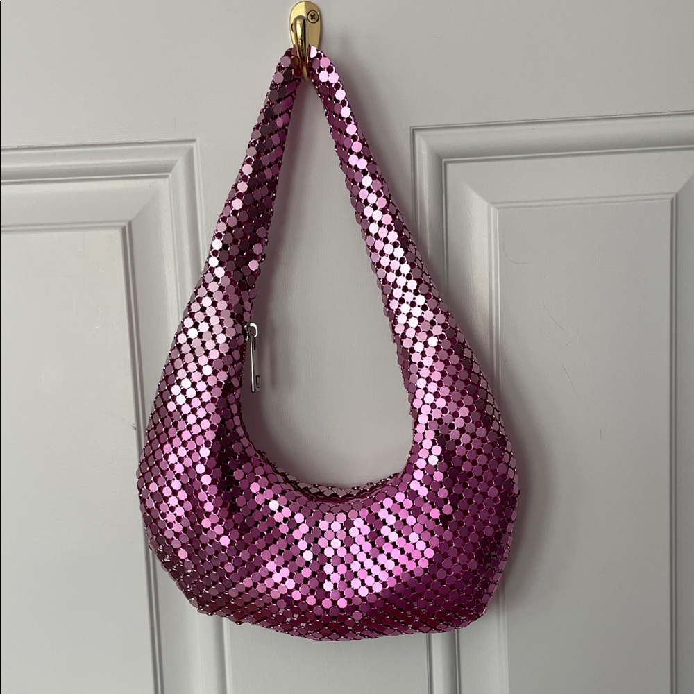 Chain mail Shoulder Bag in Metallic Pink